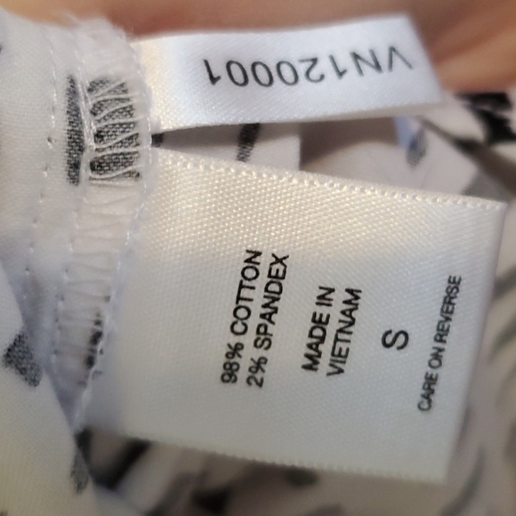 New York and Co black and white patterned blouse - Picture 4 of 7
